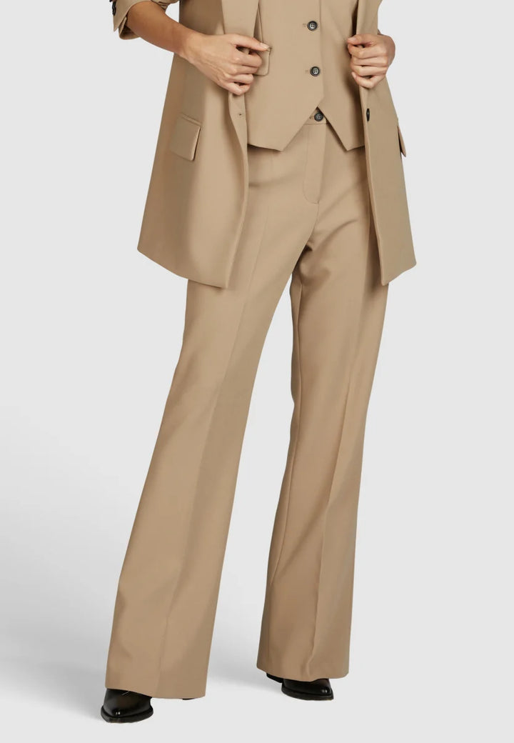 Pantalon jambe longue et évasée