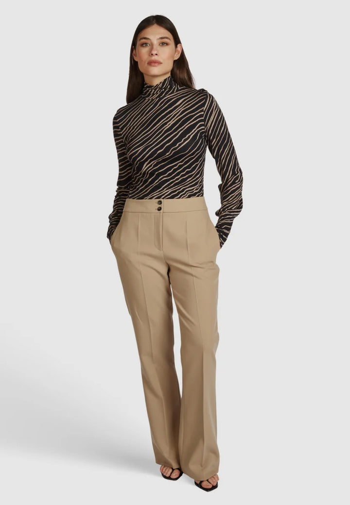 Pantalon jambe longue et évasée