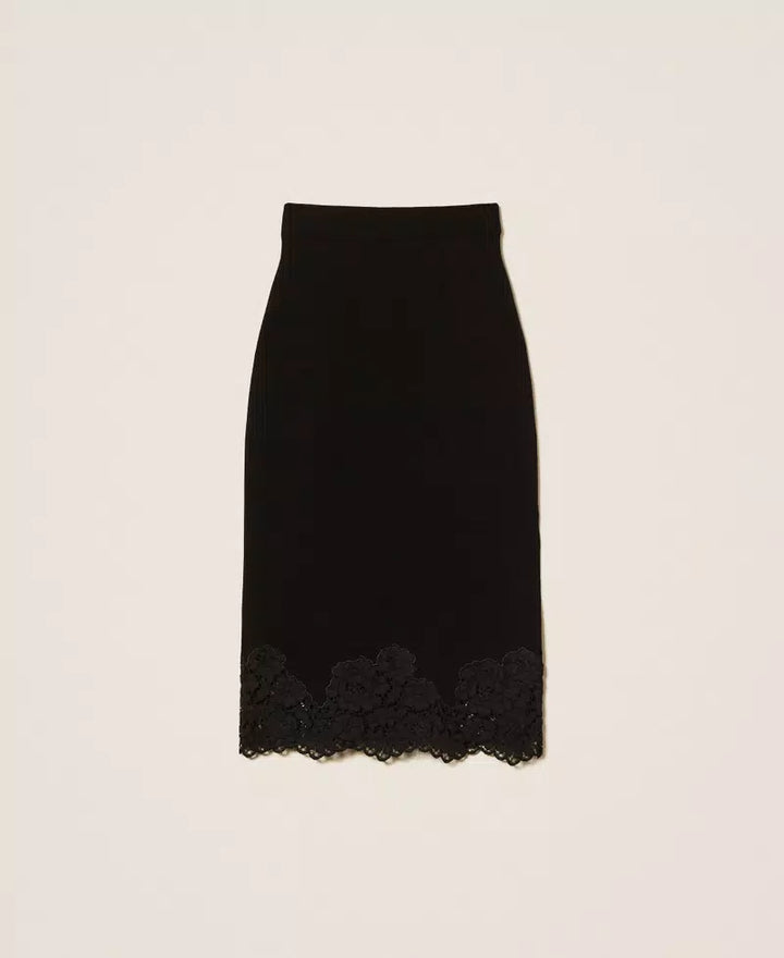 Ensemble pull et jupe midi avec dentelle