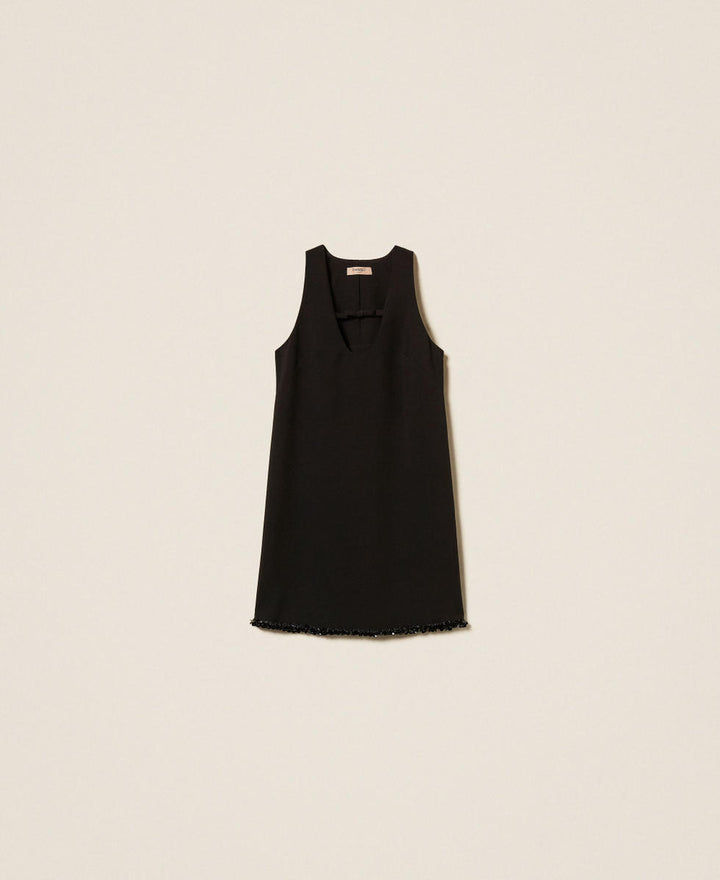 Robe courte sans manches avec boucle