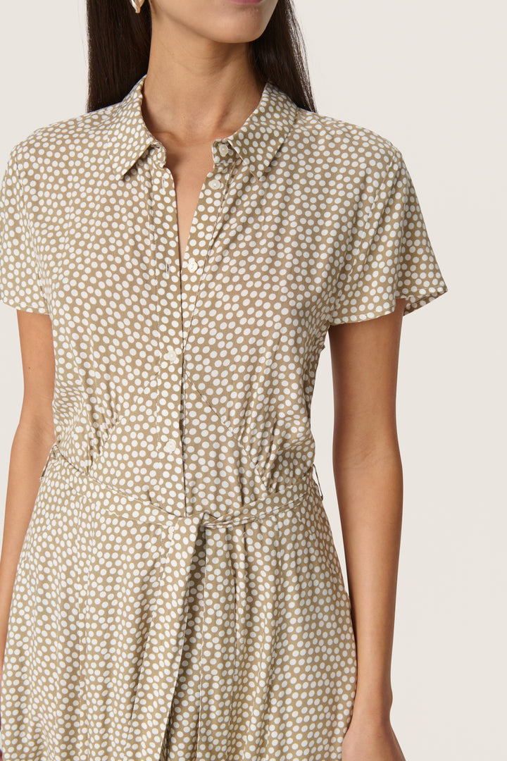 Robe longue boutonnée avec ceinture à nouer Arjana