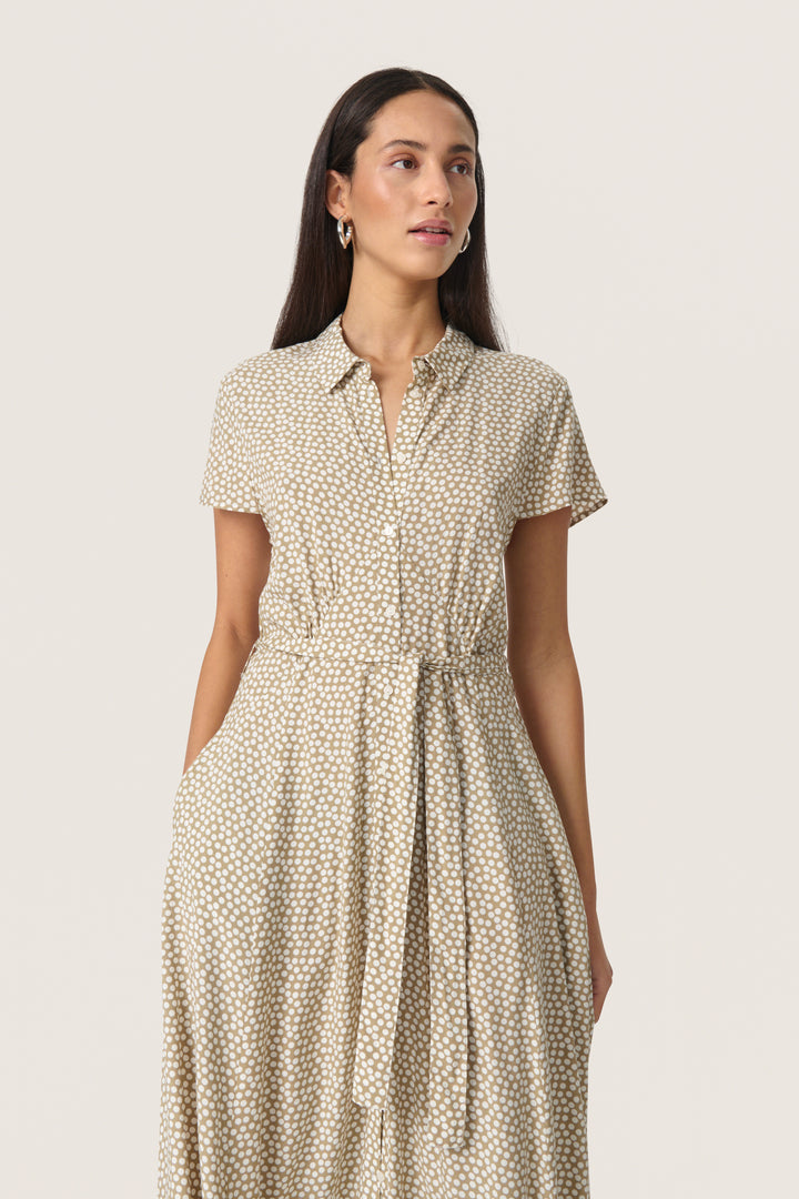 Robe longue boutonnée avec ceinture à nouer Arjana