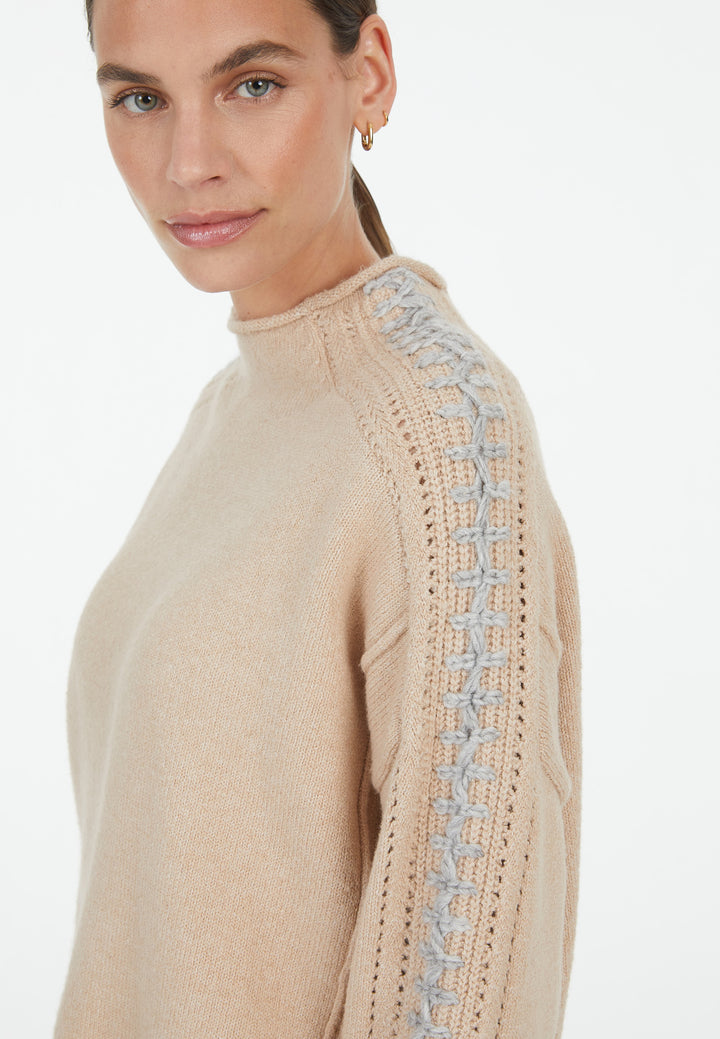 Pull avec détails en crochet