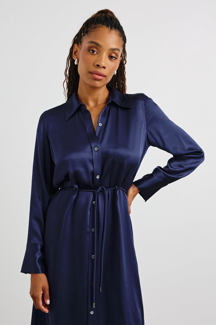 Robe chemisier midi satinée Anina