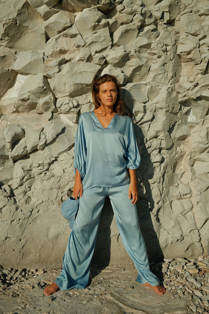 Blouse en satin avec col V