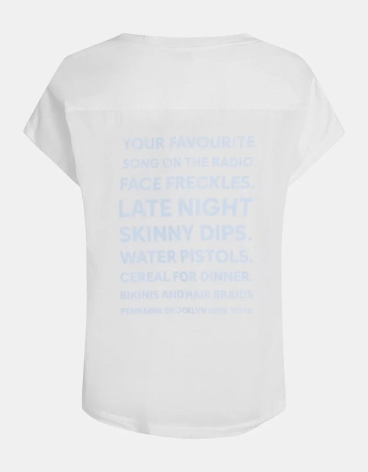 T-shirt avec écriture bleue