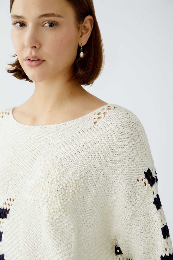 Pull ajouré avec détails crochetés et rayures