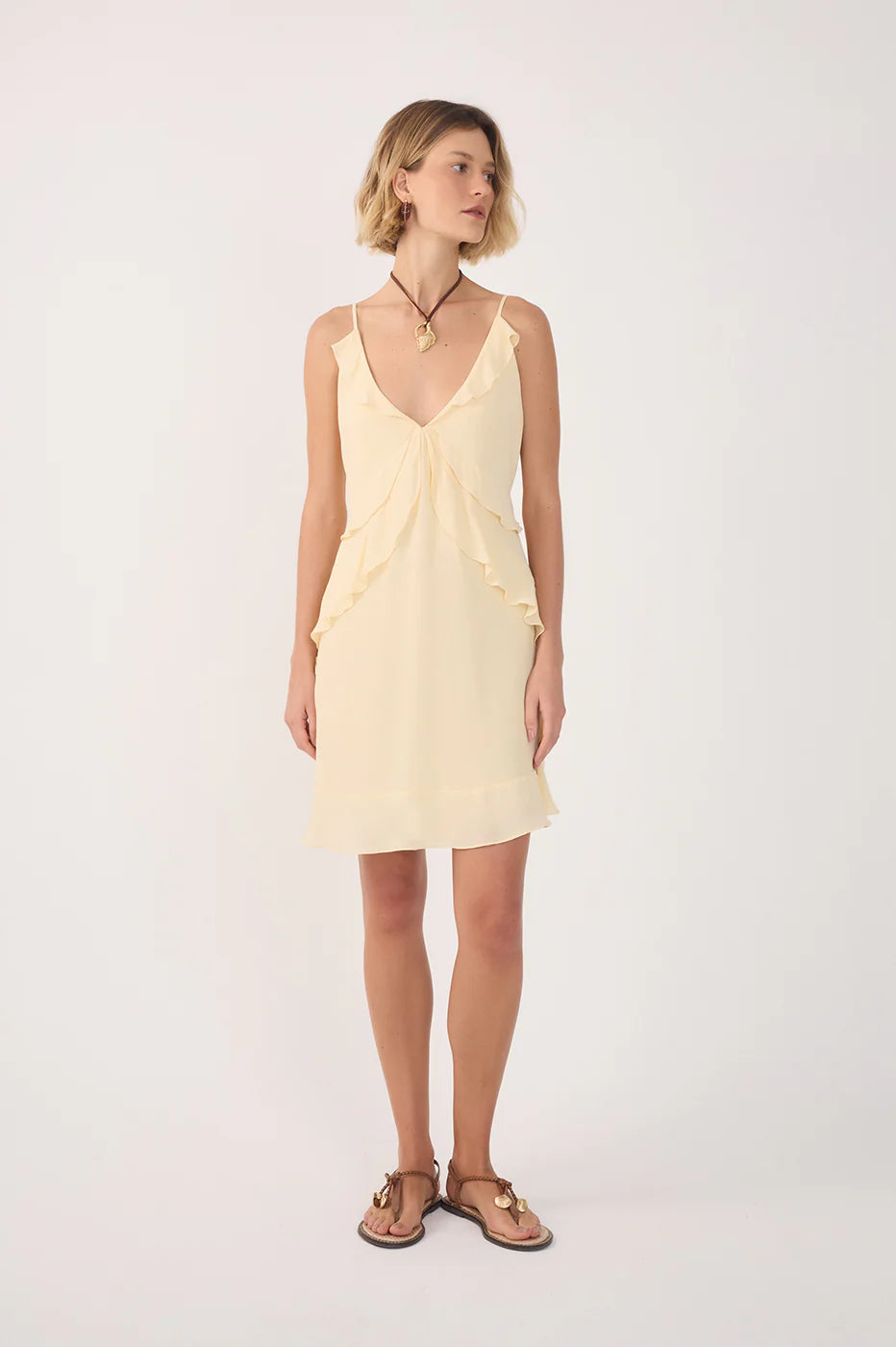 Robe courte volantée