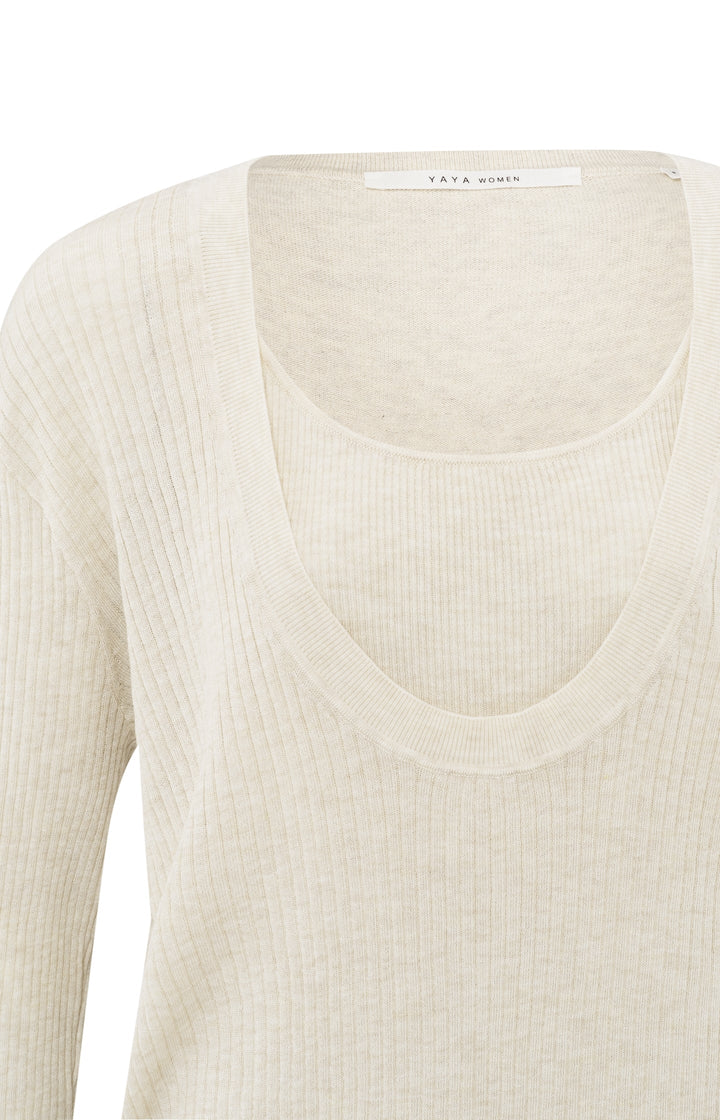 Pull côtelé à épaules dénudées avec camisole