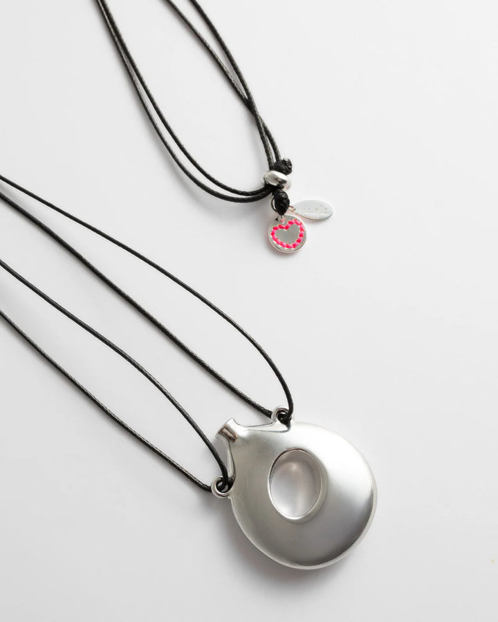 Collier cordon avec pendentif vase Amphora