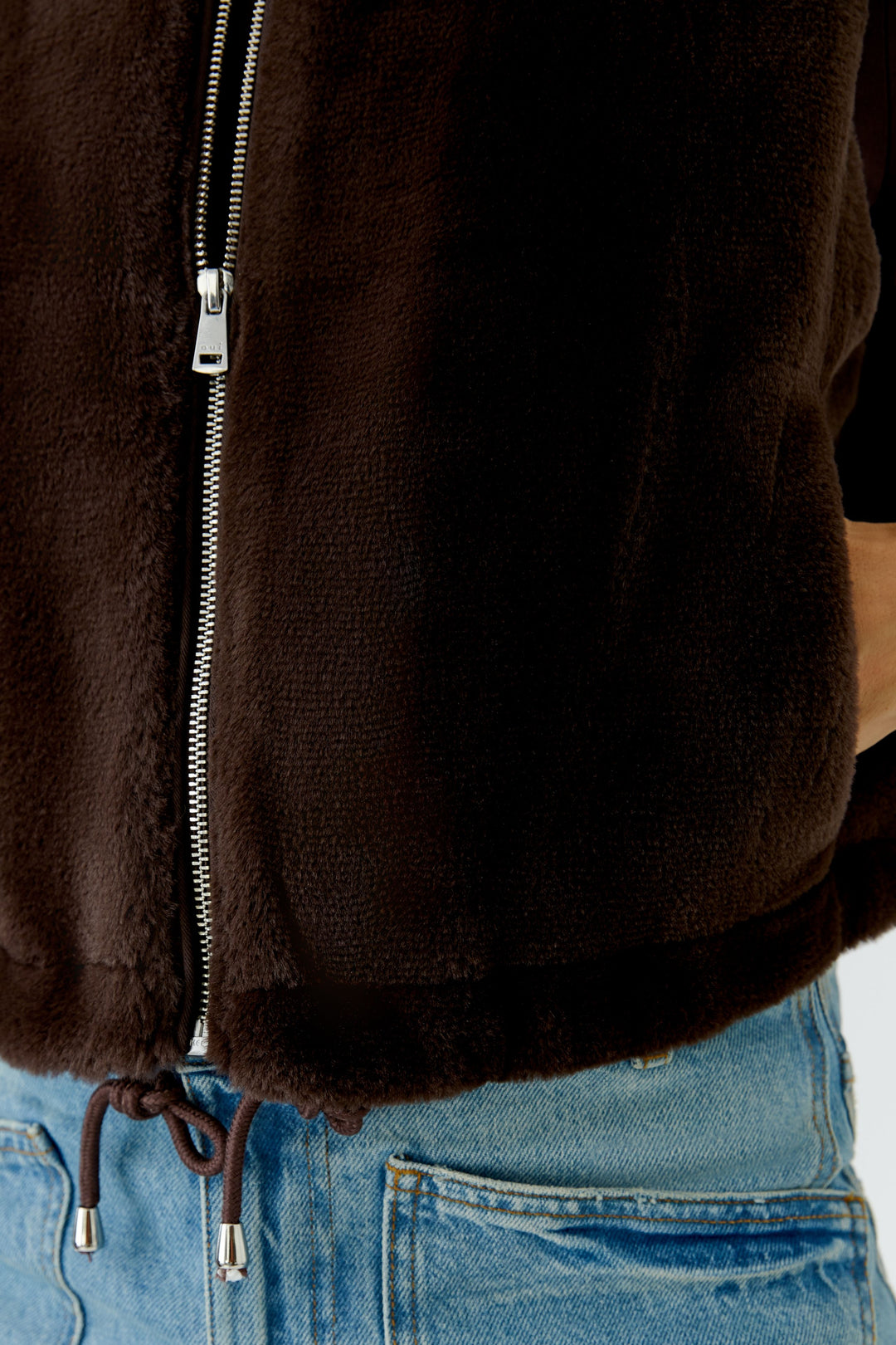 Veste sans manches duveteuse à glissière