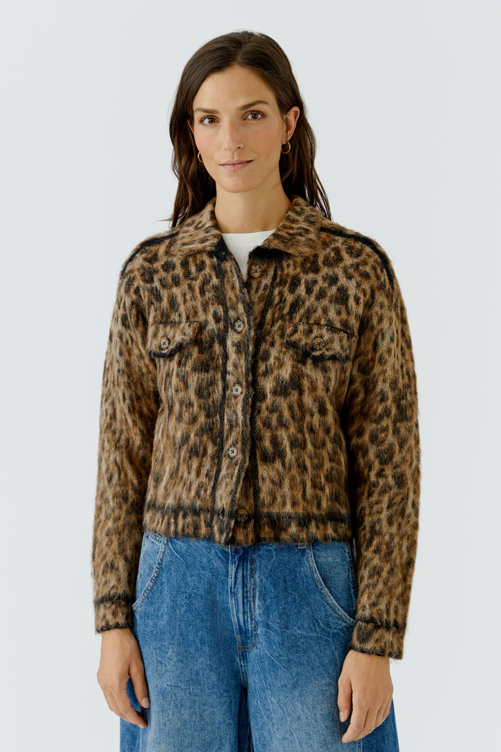 Veste courte en maille à motif léopard
