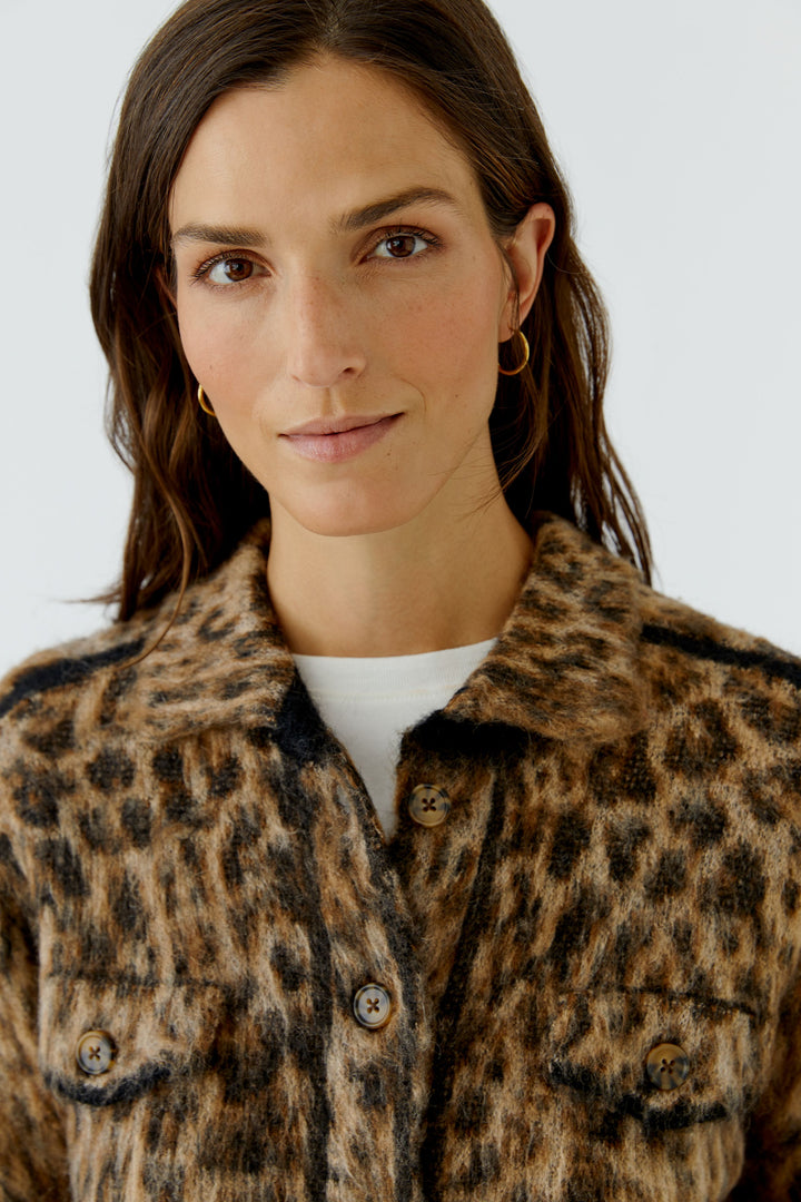 Veste courte en maille à motif léopard