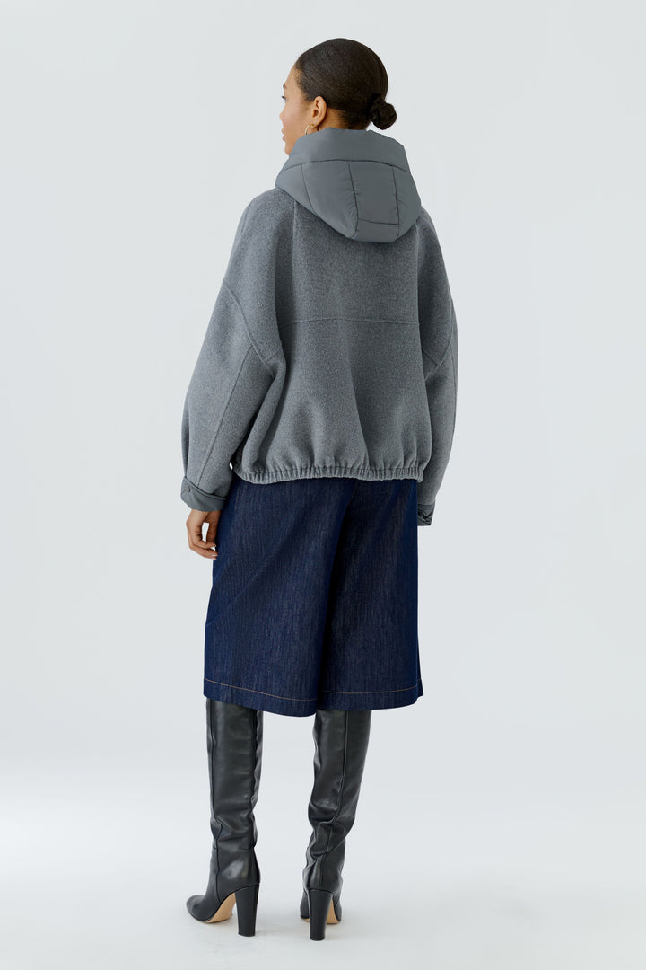 Veste ample à capuchon matelassé
