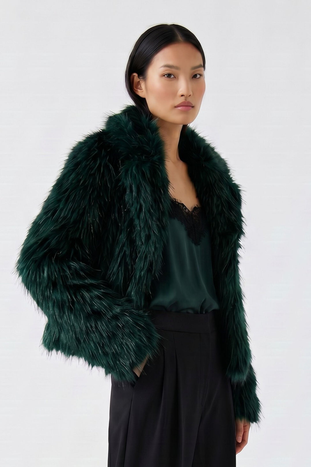Manteau court à effet fourrure
