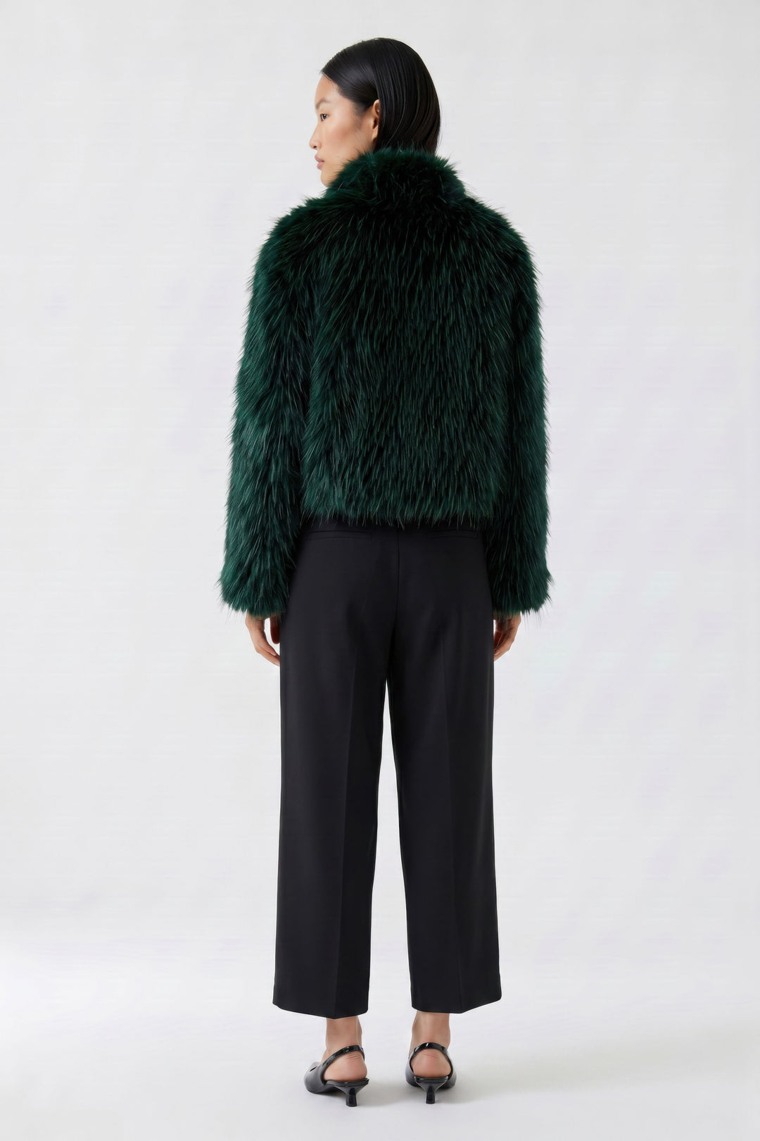 Manteau court à effet fourrure