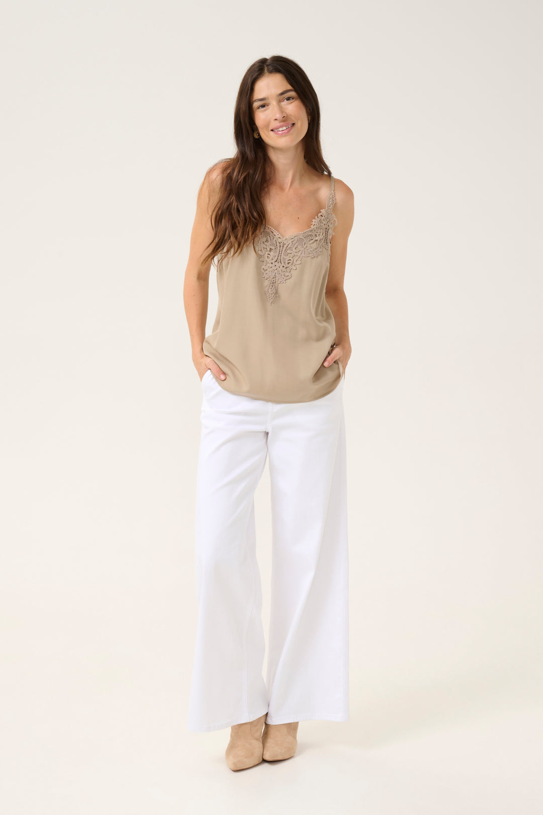 Camisole soyeuse avec détails en guipure Anna
