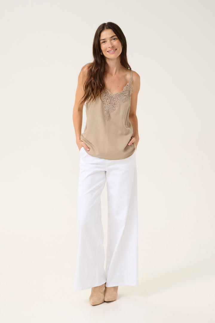 Camisole soyeuse avec détails en guipure Anna