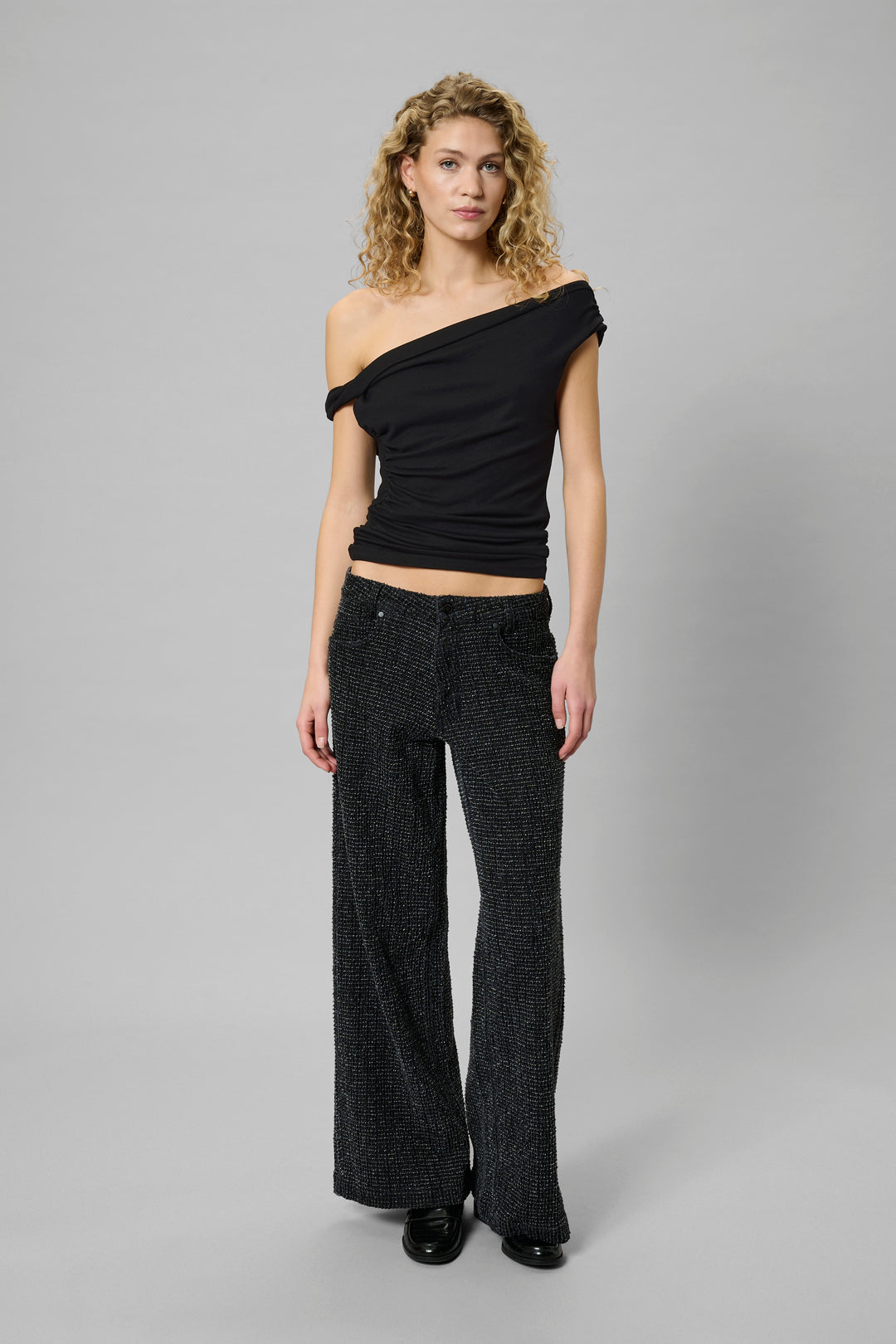 Haut asymétrique avec épaule dénudée Giggo