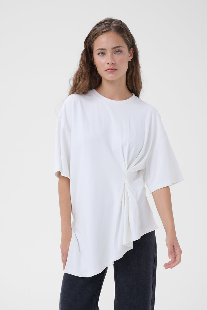 T-shirt asymétrique à drapé latéral Nupti