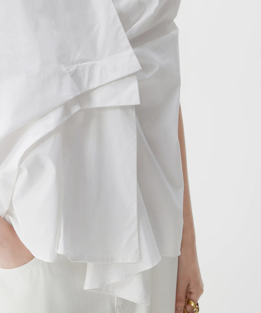 Blouse sans manches à plis asymétriques