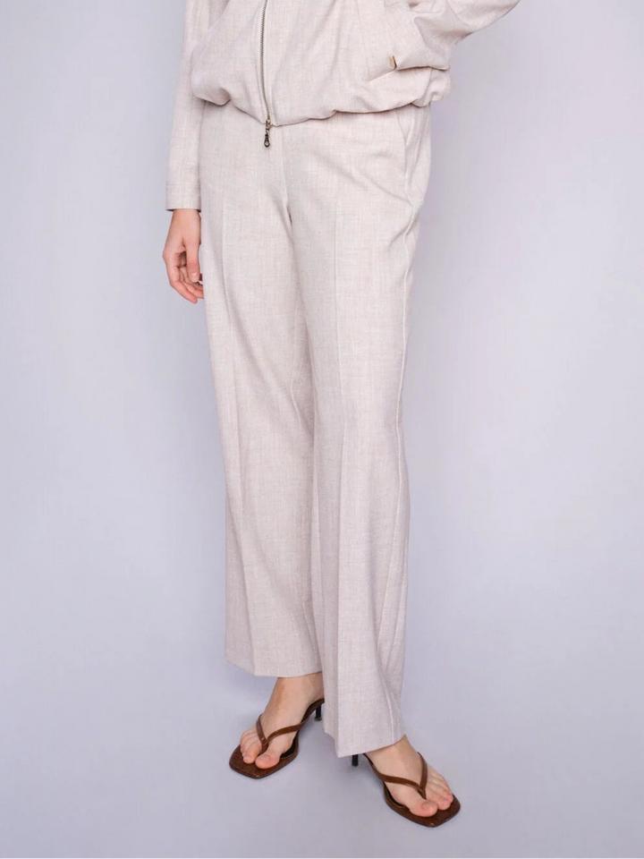Pantalon droit fluide avec plis marqués Bai