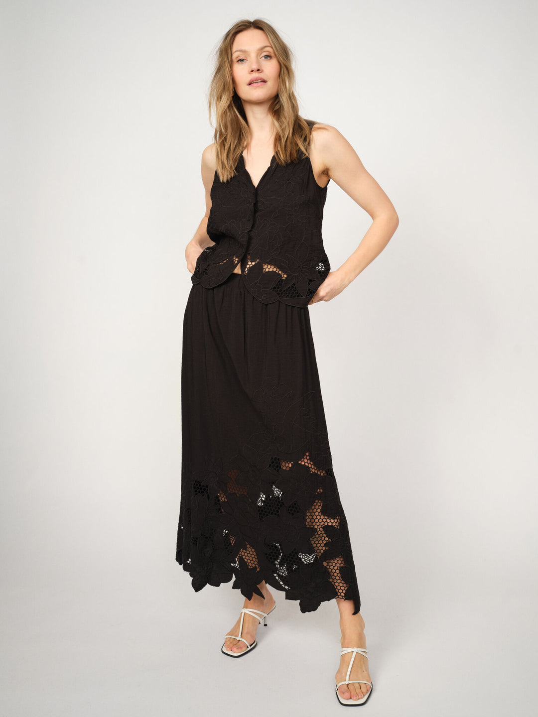 Jupe midi avec motifs floraux en dentelle Zorai Brodie