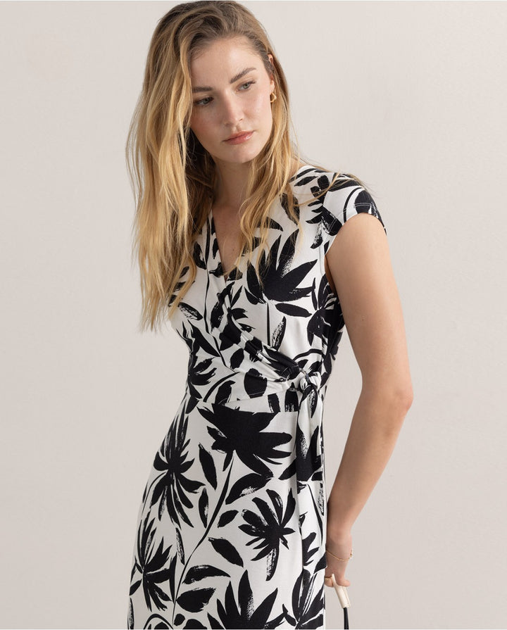 Robe portefeuille courte avec imprimé feuillage