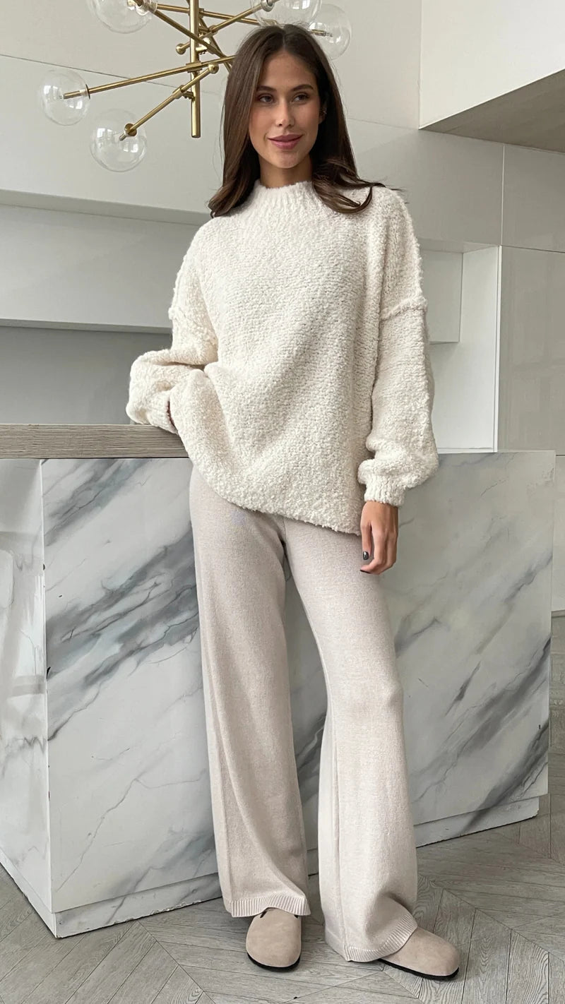 Pull ample en laine bouclée à col montant Jessica