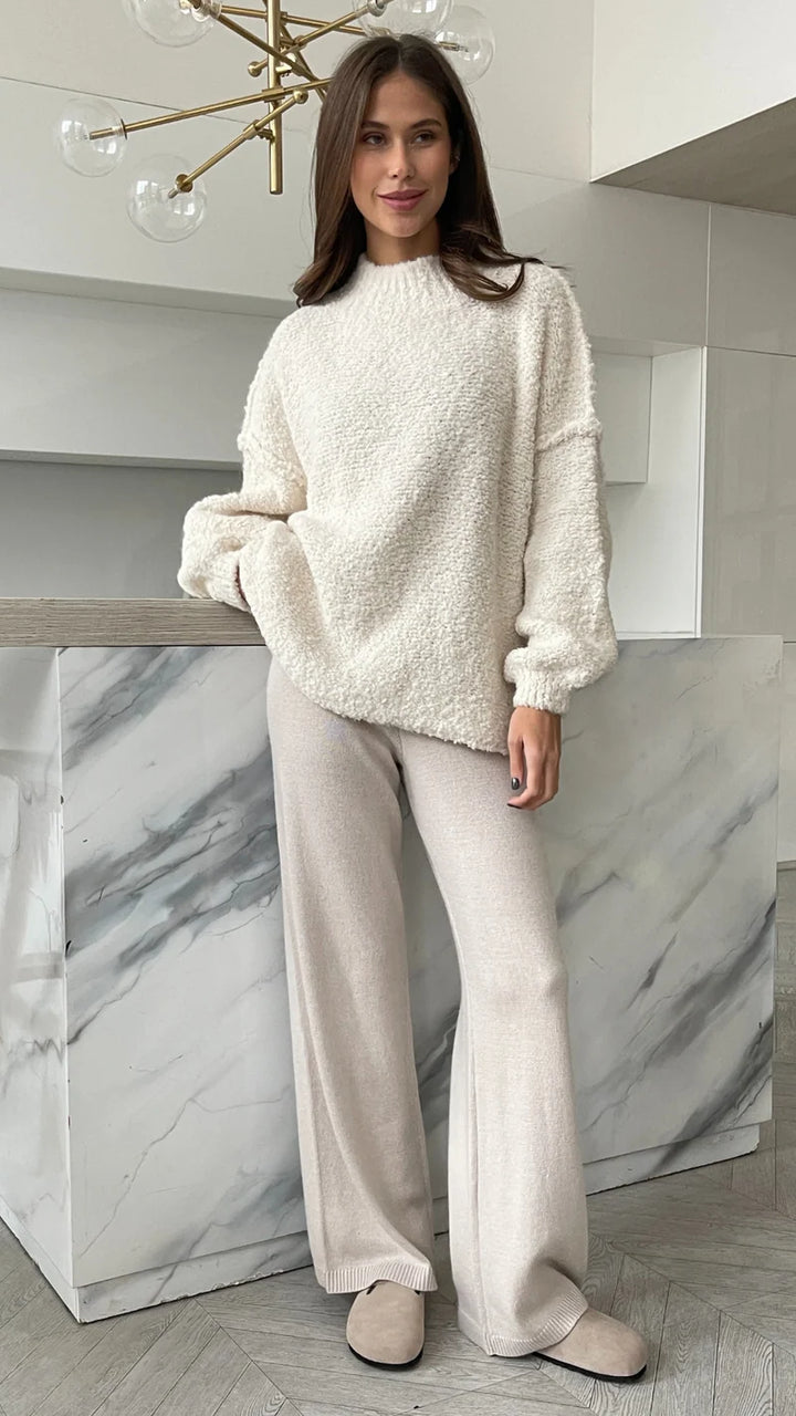 Pull ample en laine bouclée à col montant Jessica