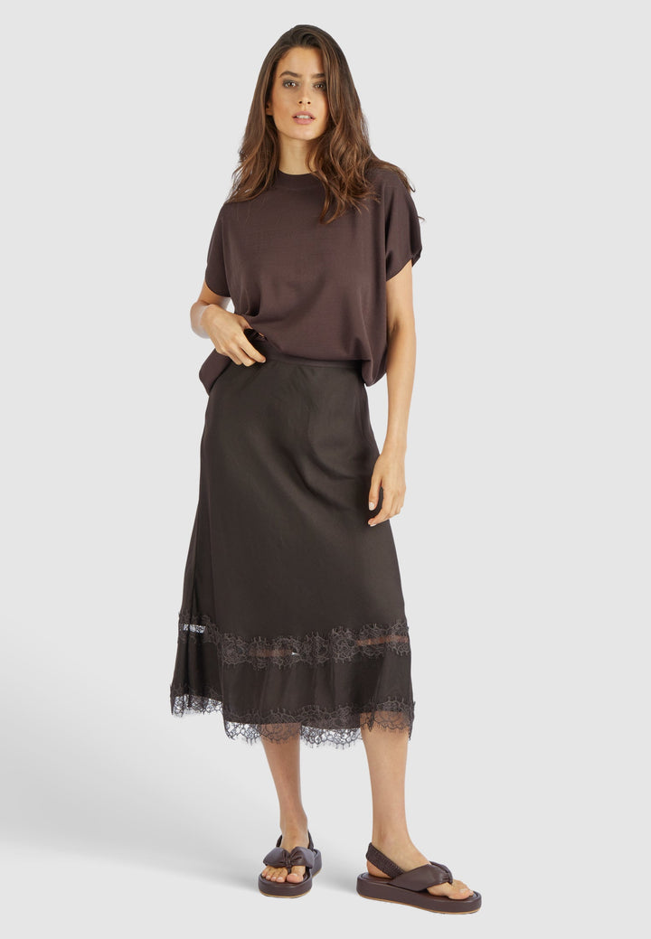 Jupe midi satin avec bordure dentelle