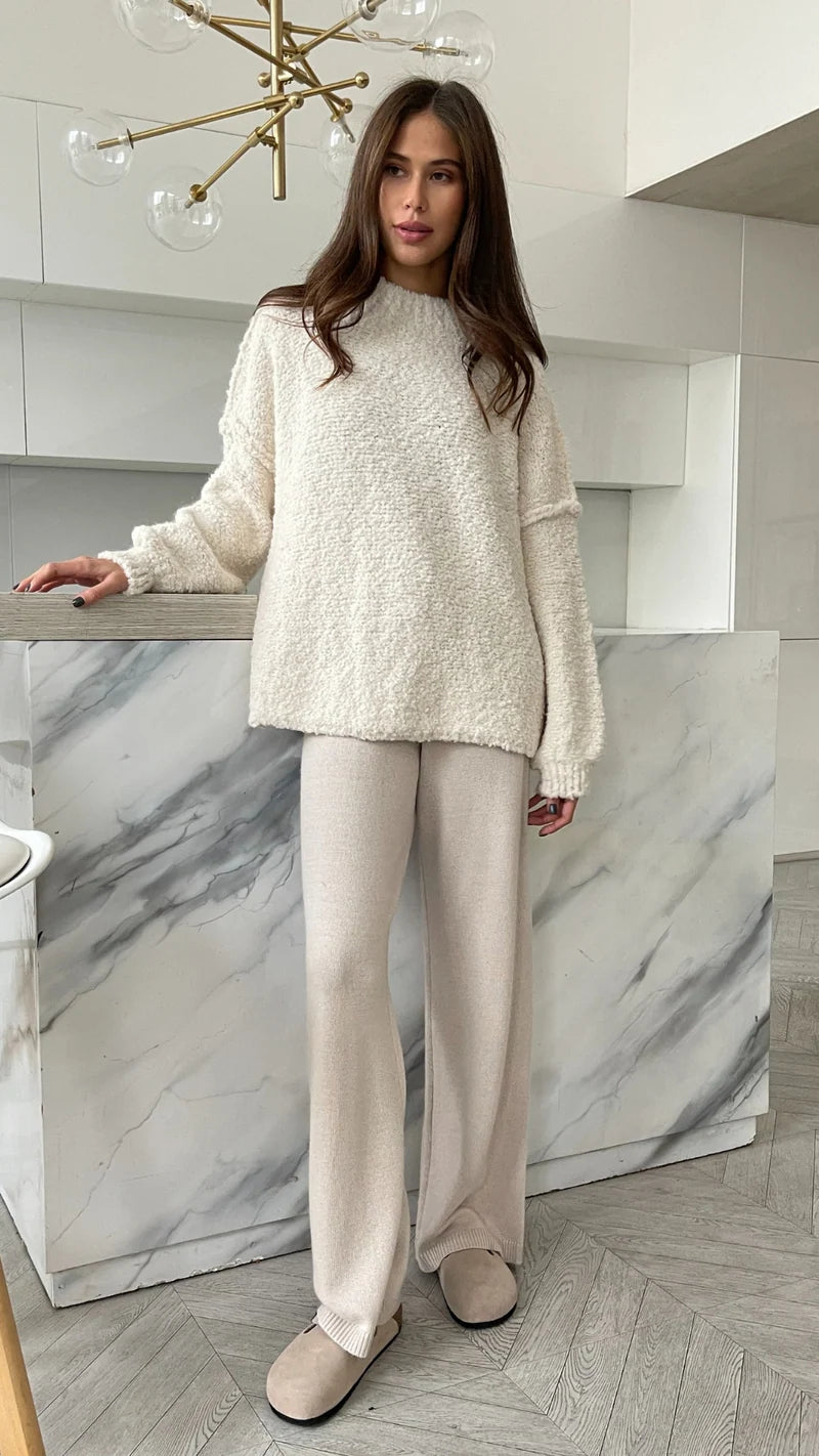 Pull ample en laine bouclée à col montant Jessica