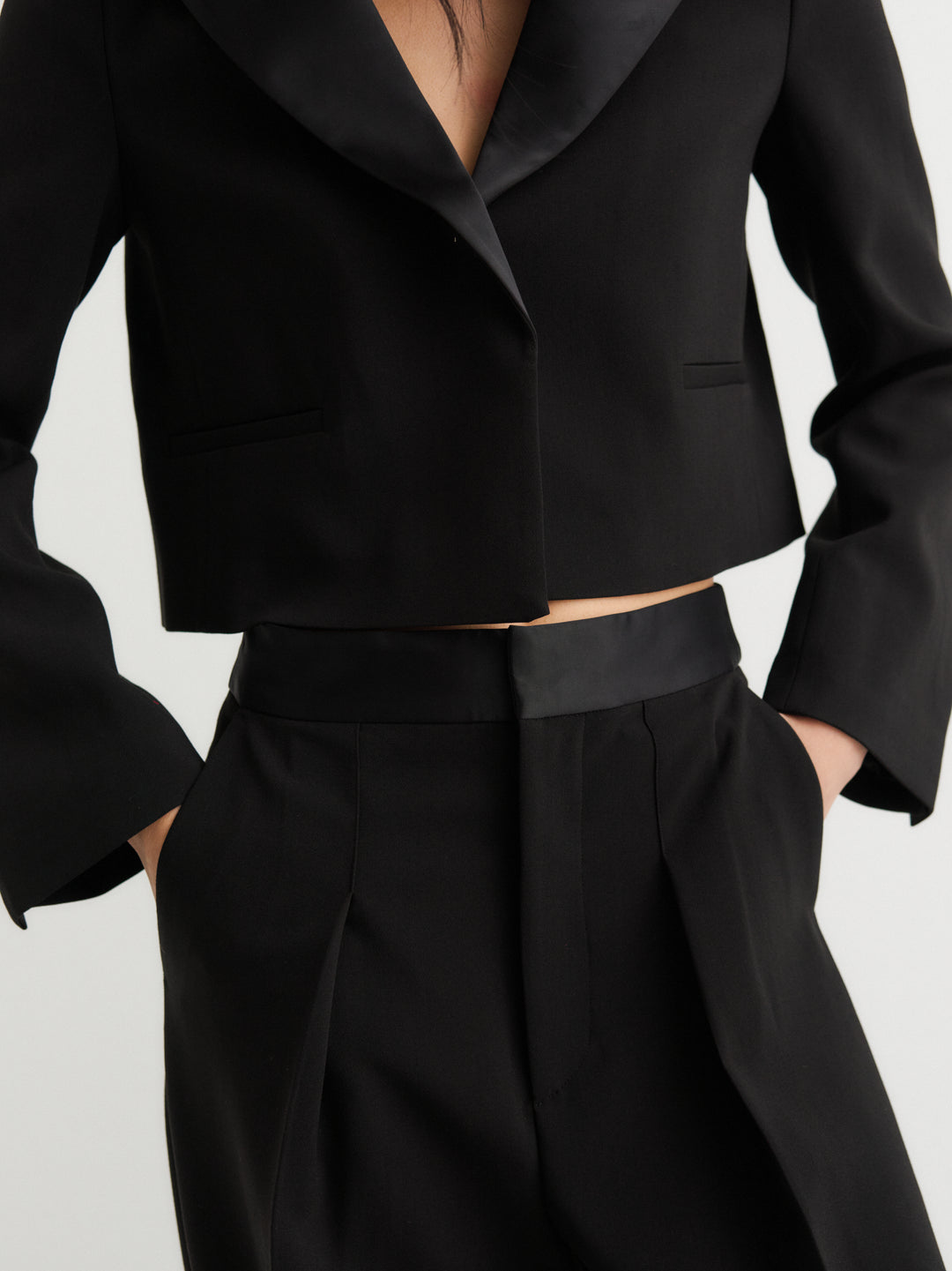 Blazer court tuxedo avec satin Yael