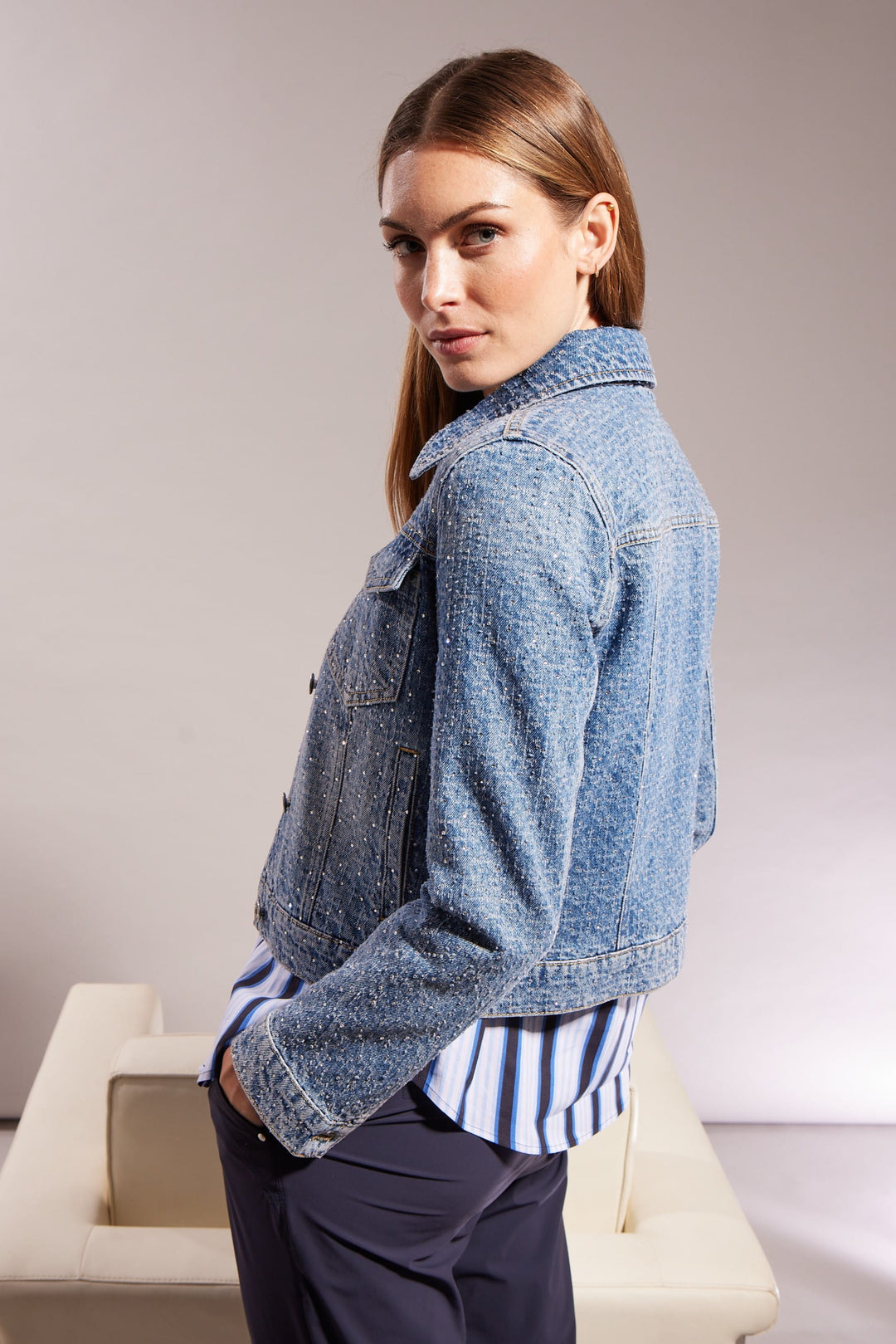 Veste courte denim et texturée