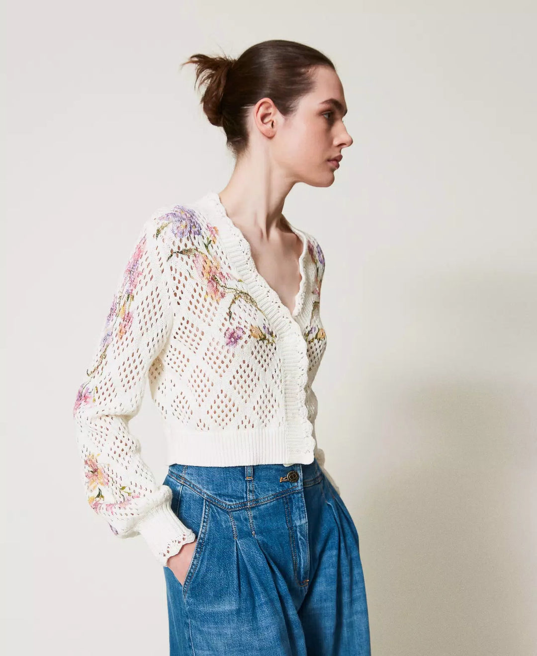 Cardigan en maille ajourée avec motif floral