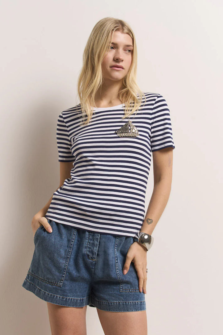 T-shirt à rayures avec écusson bateau