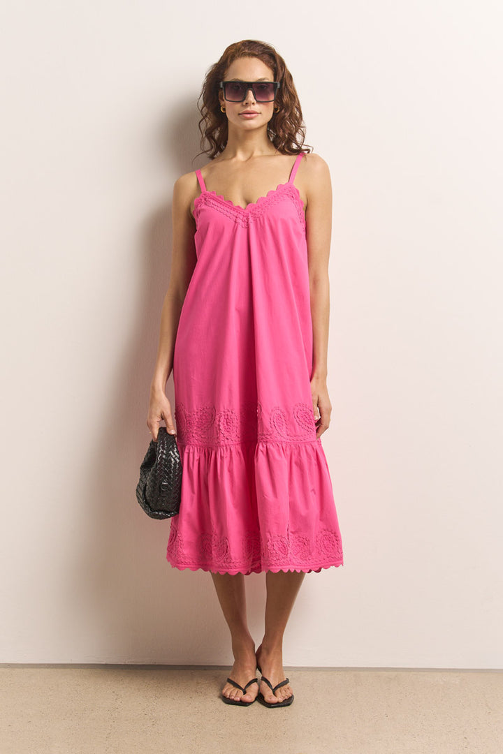 Robe midi à bretelles et broderies