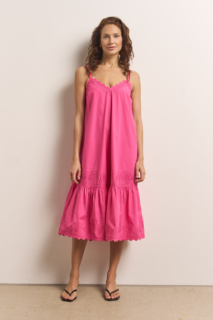 Robe midi à bretelles et broderies