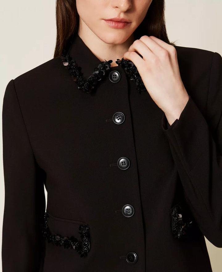 Blazer court en crêpe avec paillettes