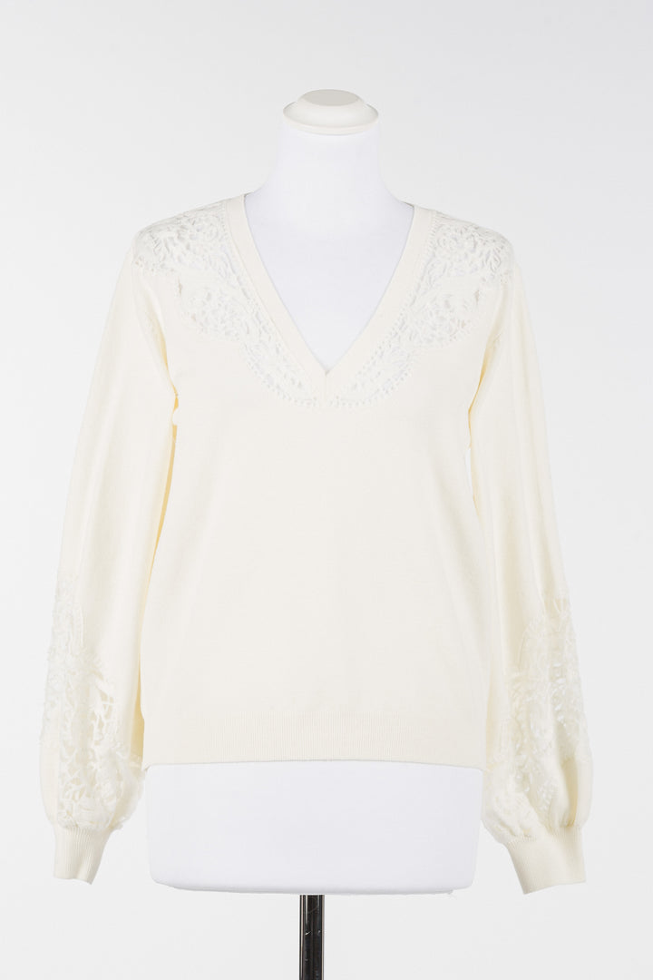 Pull avec dentelle et col V