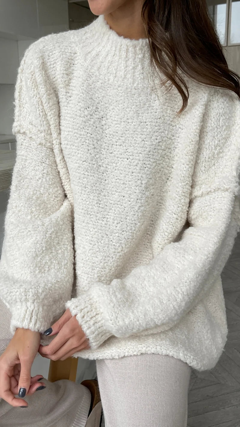 Pull ample en laine bouclée à col montant Jessica