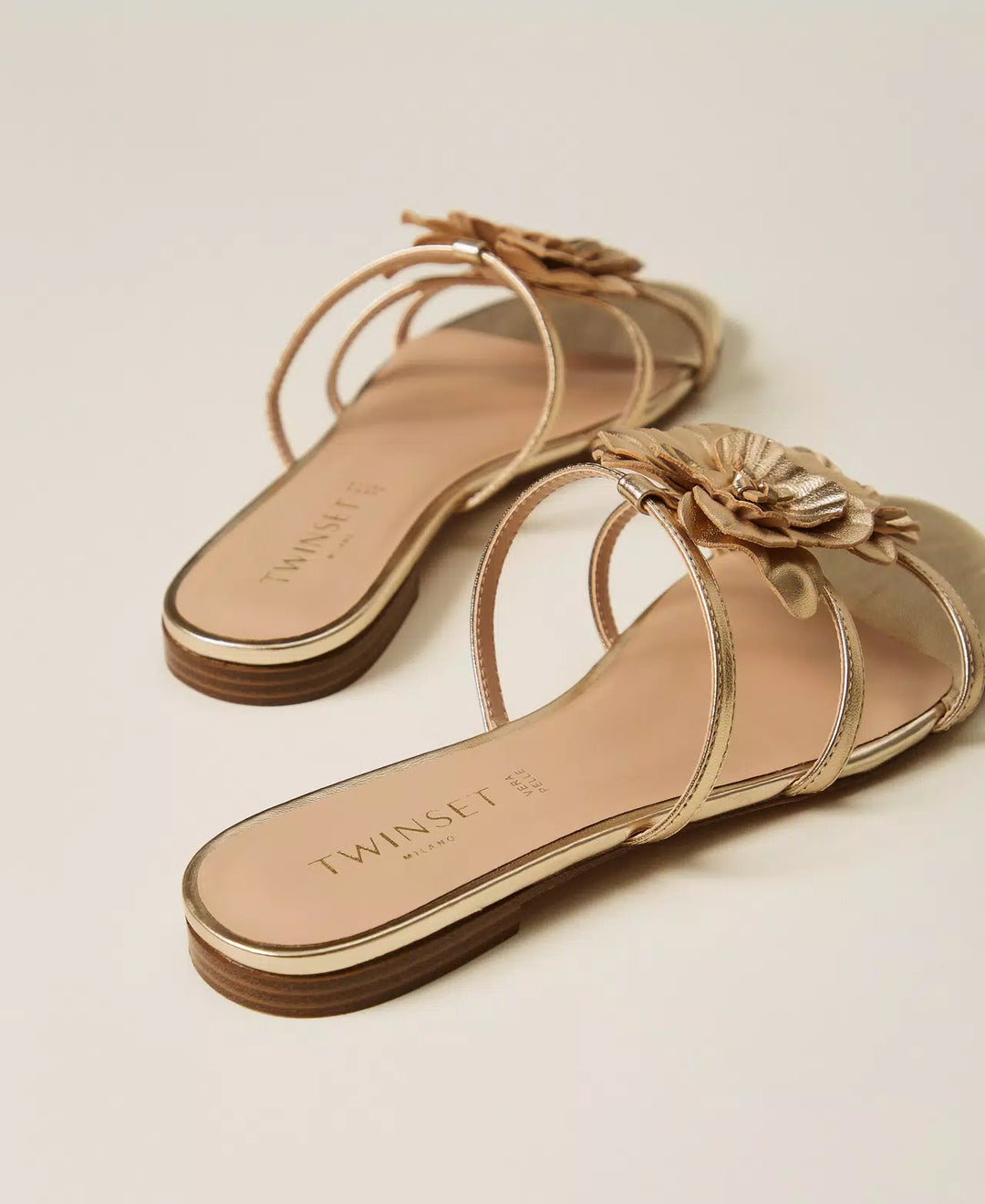 Sandales plates en cuir plates avec fleur