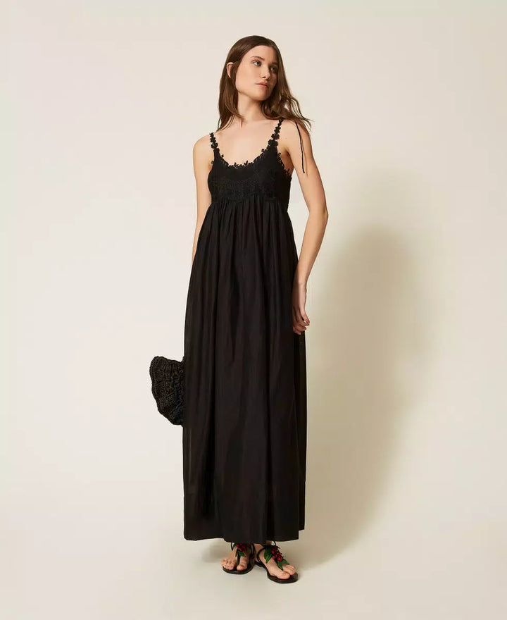 Robe longue à empiècement en dentelle