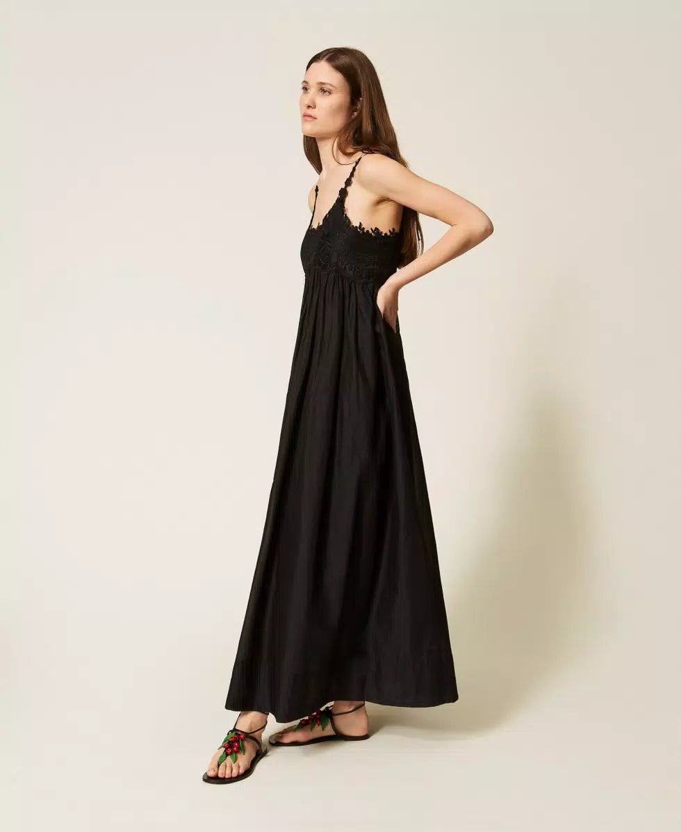 Robe longue à empiècement en dentelle