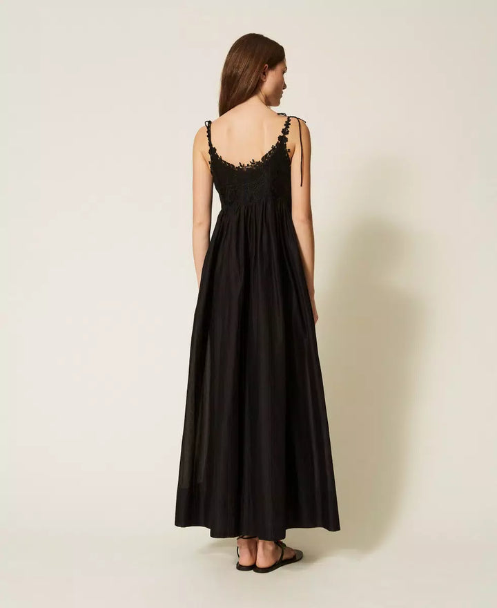Robe longue à empiècement en dentelle