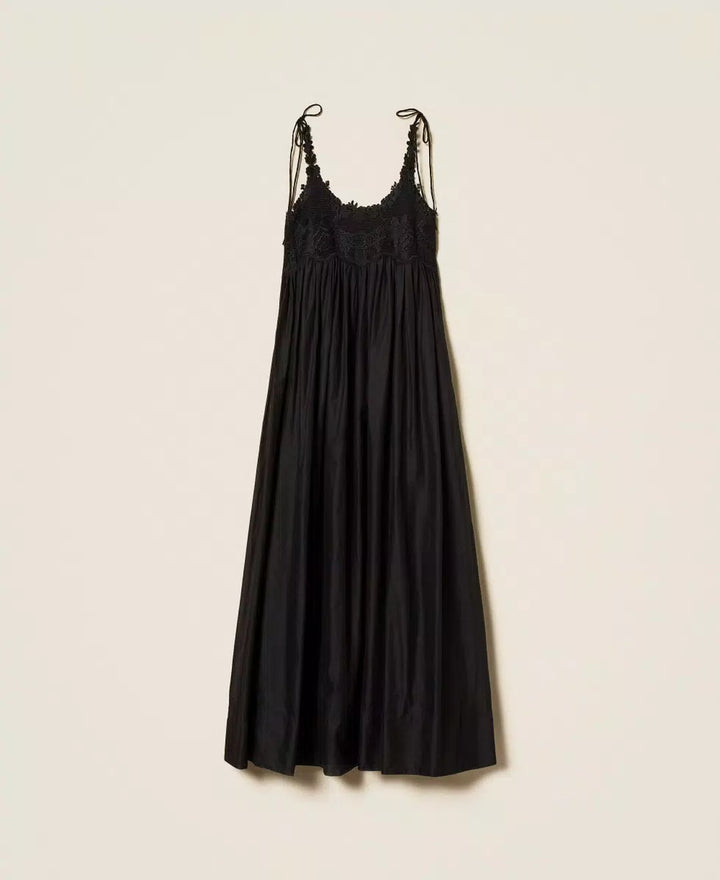 Robe longue à empiècement en dentelle