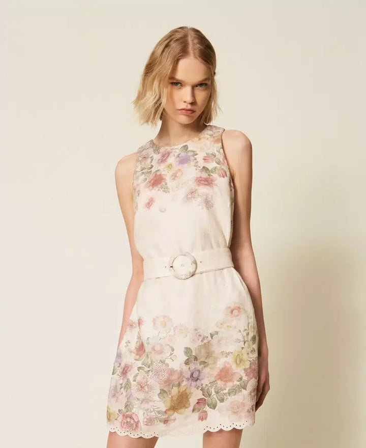 Robe sans manches fleurie avec ceinture