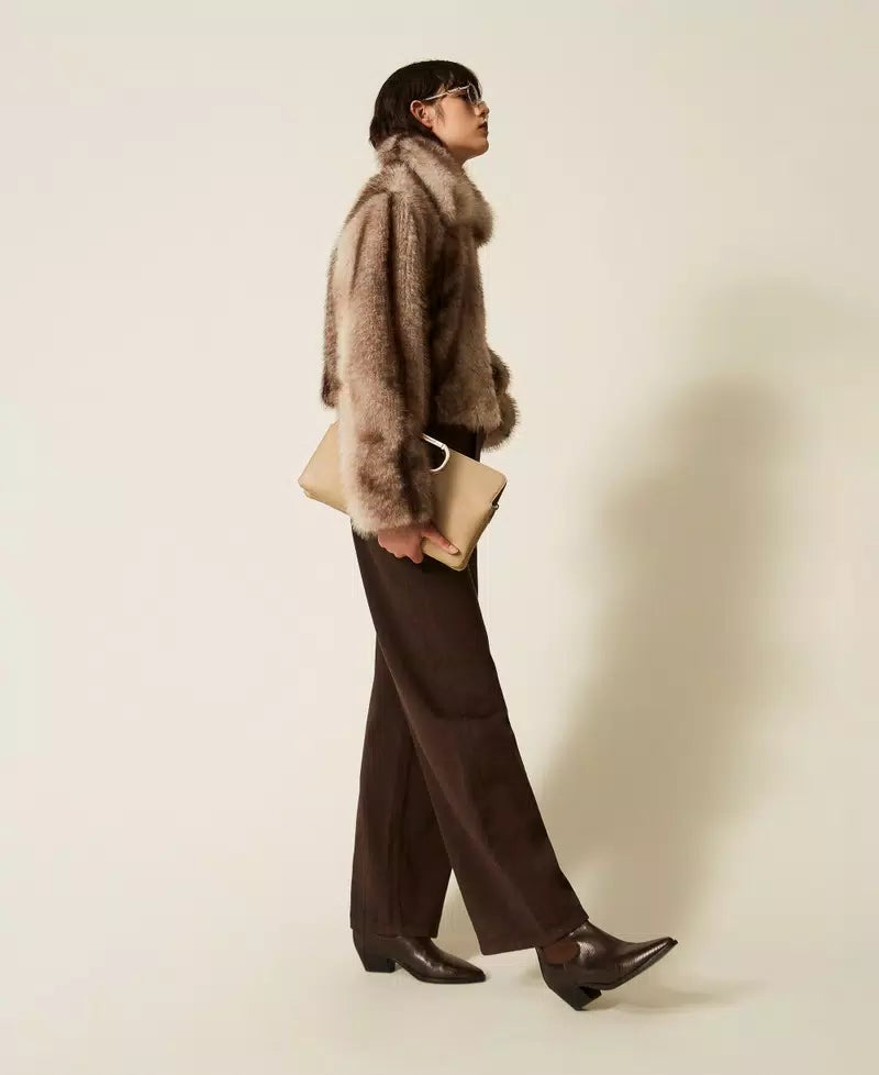 Veste courte en fausse fourrure