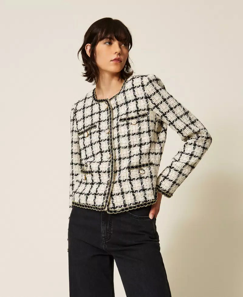 Veste courte à carreaux et finitions contrastantes