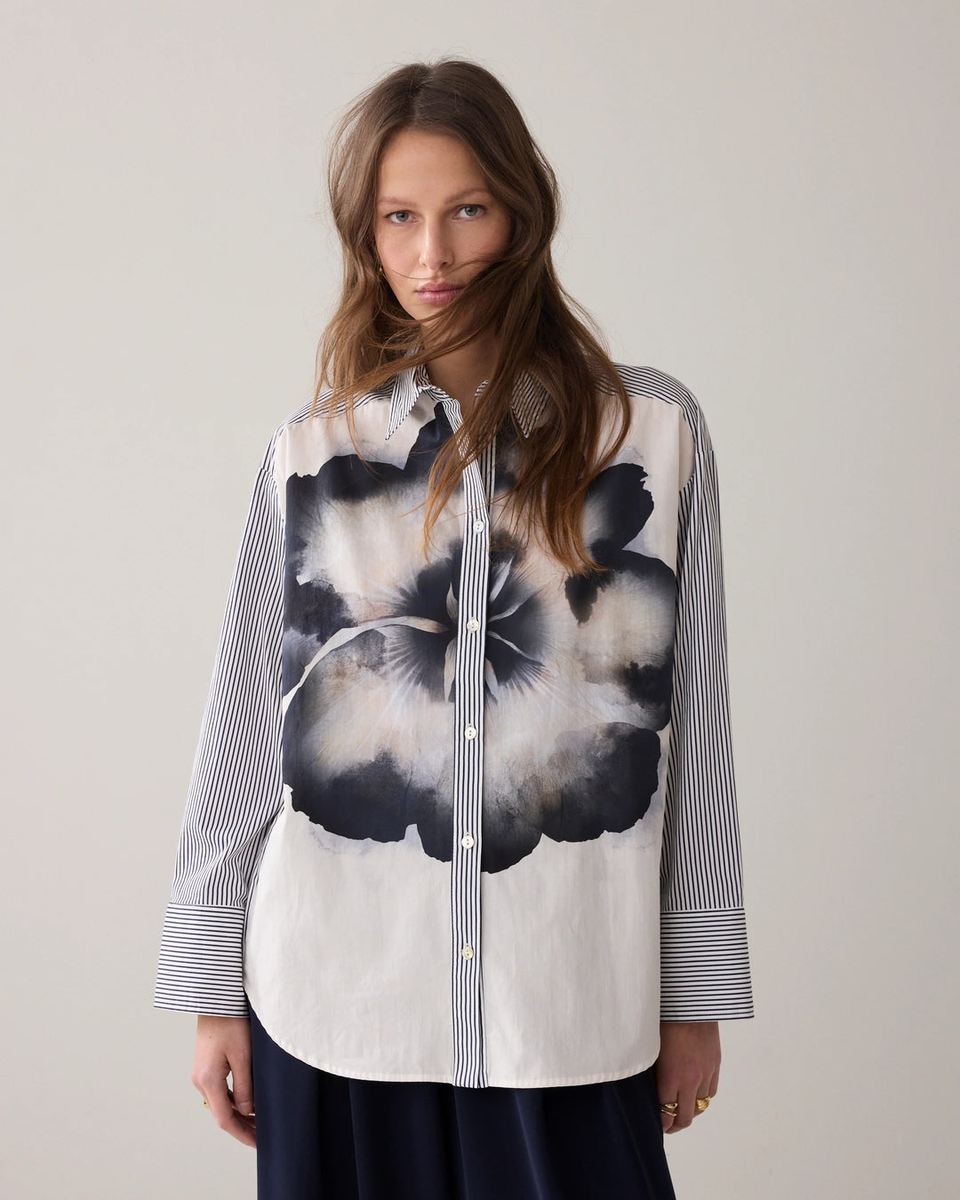 Chemise ample à rayures et motif floral